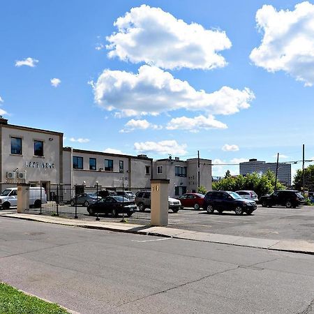 Ottawa Inn Hotel ภายนอก รูปภาพ