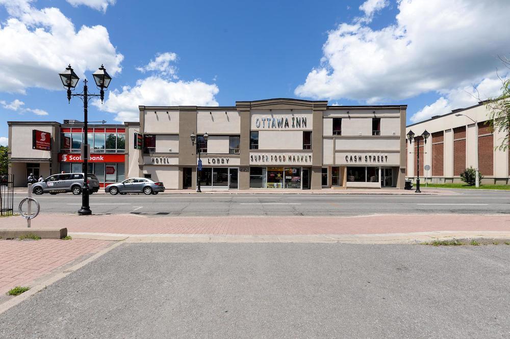 Ottawa Inn Hotel ภายนอก รูปภาพ
