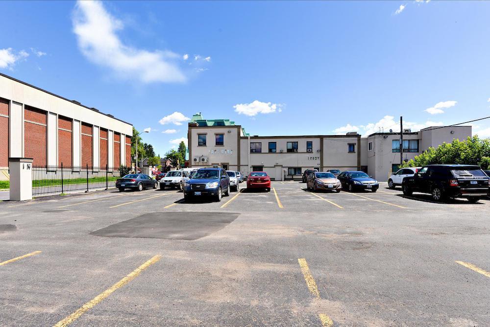 Ottawa Inn Hotel ภายนอก รูปภาพ